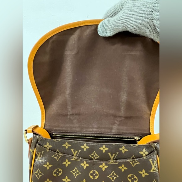 Authentic Menilmontant PM Louis Vuitton Flap messenger bag - Picture 9 of 15